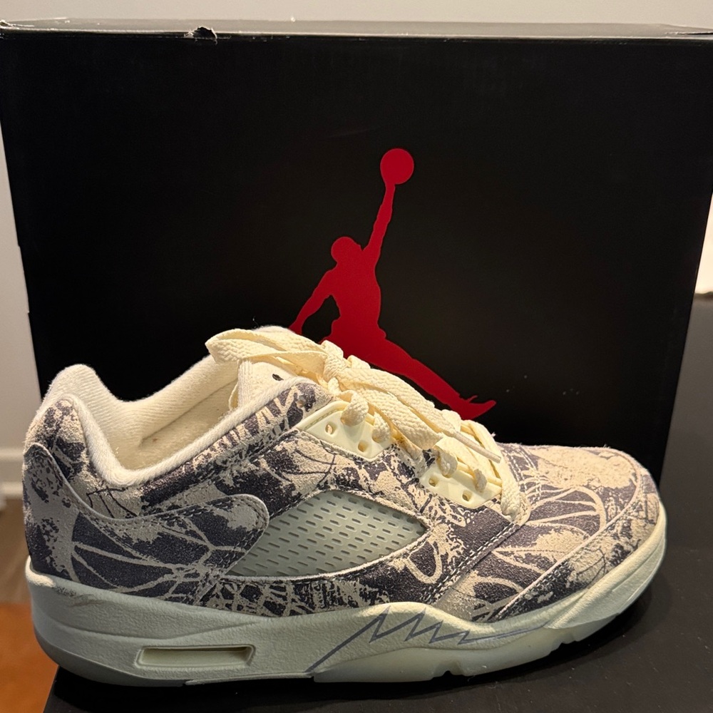 Jordan Athletic Shoes in Cream and Gray